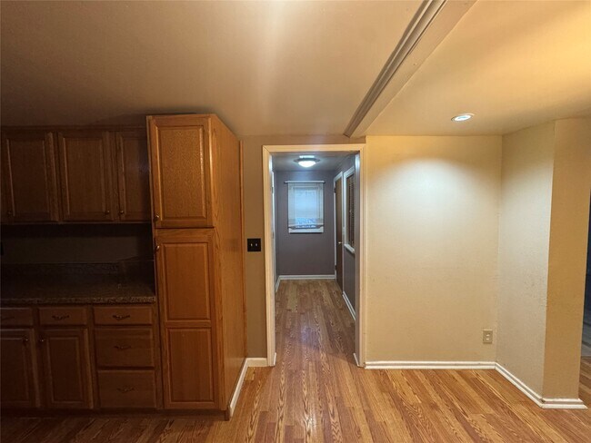 Building Photo - 9 Second St