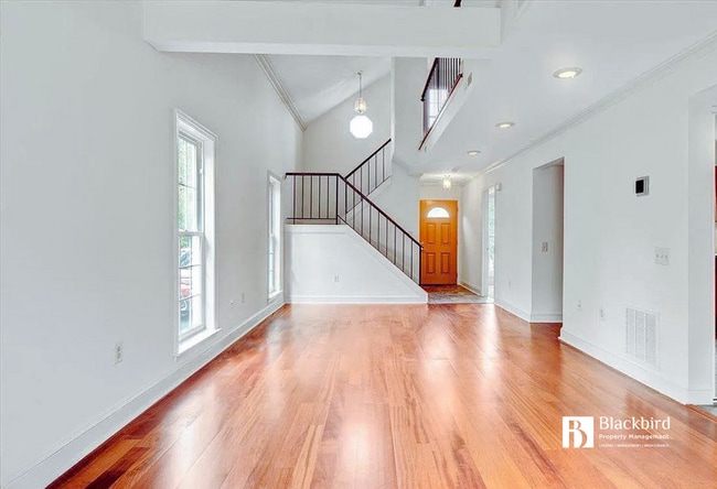 Building Photo - 3347 Iris Pl