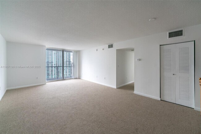 Building Photo - 1200 Brickell Bay Dr
