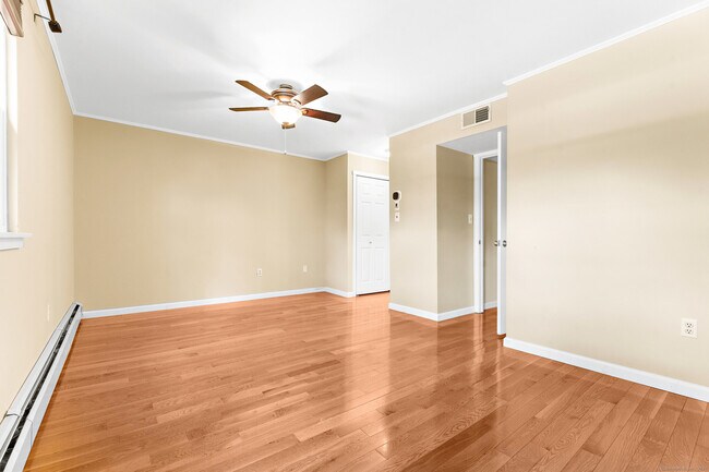 Building Photo - 31 Stevens Pl