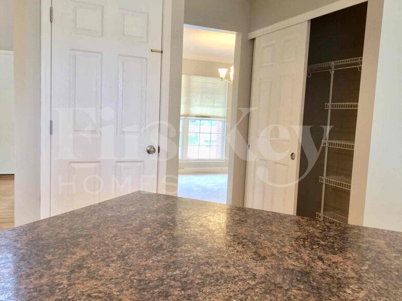 Building Photo - 8560 Elmcreek Ct