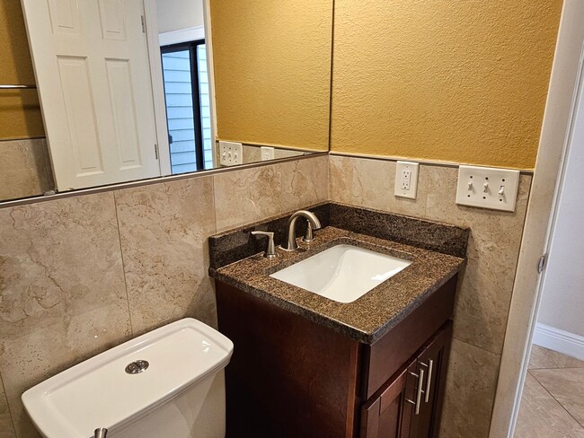 Building Photo - 3 bedroom 2 bath furnished & remodeled hom...