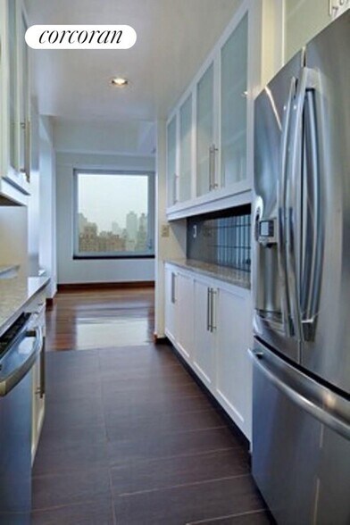 Building Photo - 305 E 63rd St