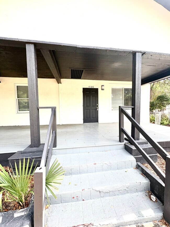 Building Photo - 3 BED/2 BATH Historic Home Available NOW!