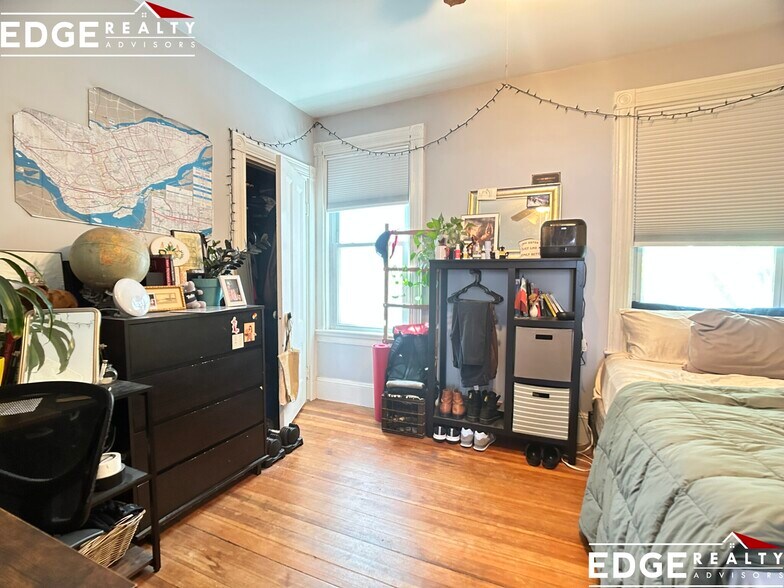 Building Photo - 52 Dustin St