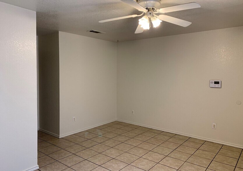 Building Photo - 1708 Benttree Dr