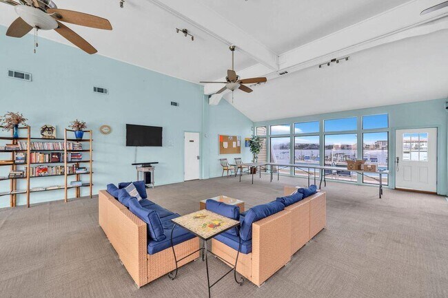Building Photo - 308 Miracle Strip Pkwy