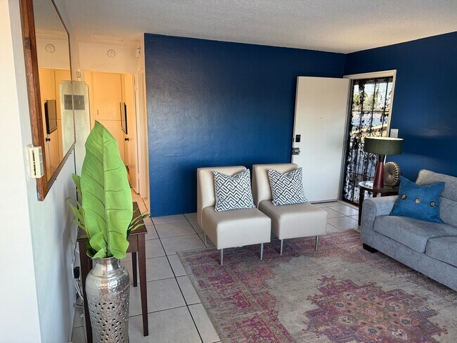 Building Photo - 4068 Oakcrest Dr