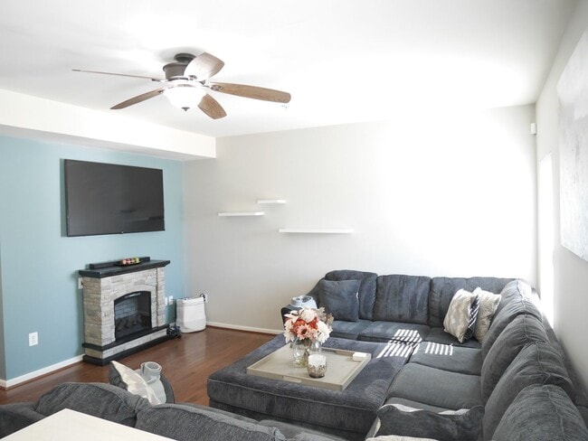 Building Photo - Stunning 5-Bedroom, 3.5-Bathroom Fully Furnished Home for Rent