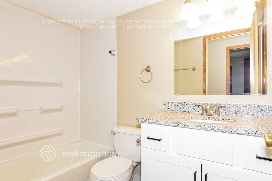 Building Photo - 7818 Hampshire Cir N