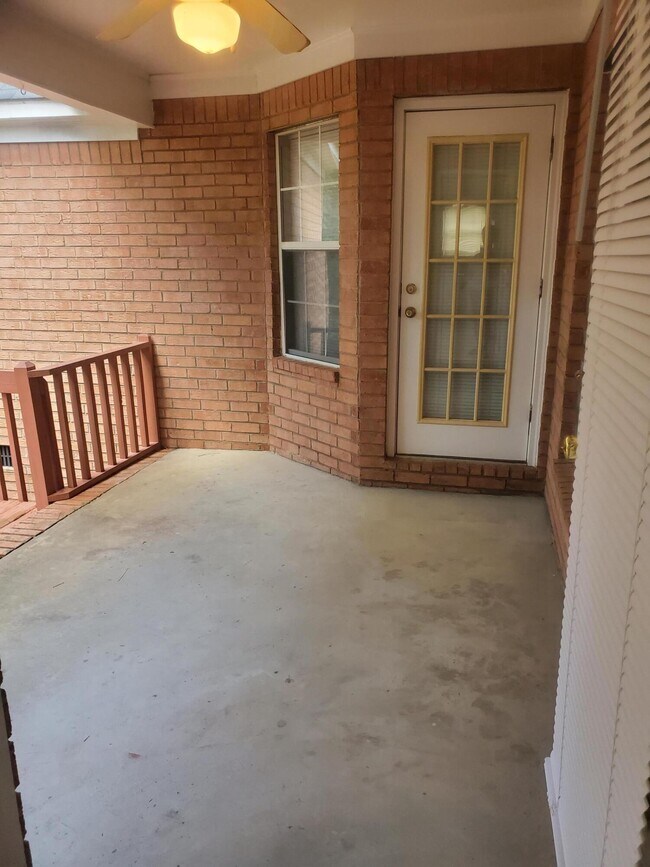 Building Photo - 4309 Creekview Dr