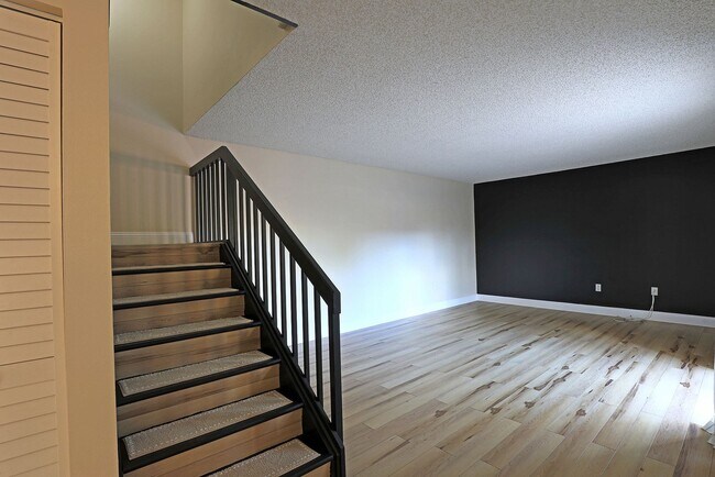 Building Photo - 5219 Cedarbend Dr