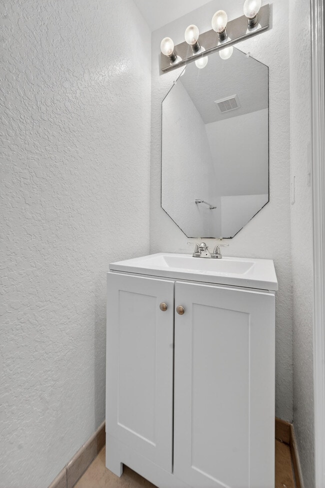 Building Photo - 3635 Sonoma Dr