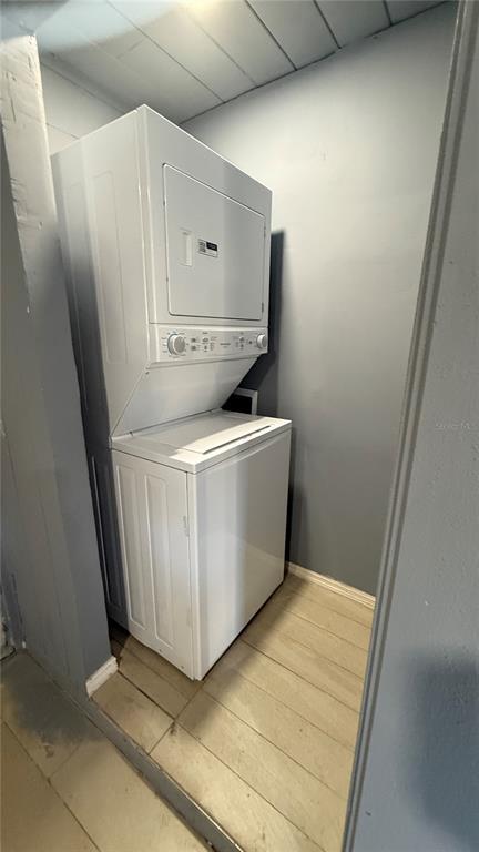 Building Photo - 1418 Queensway Rd