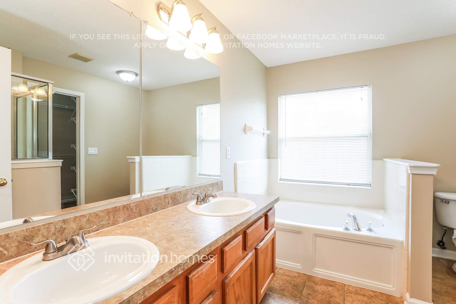 Building Photo - 3525 Live Oak Hollow Dr
