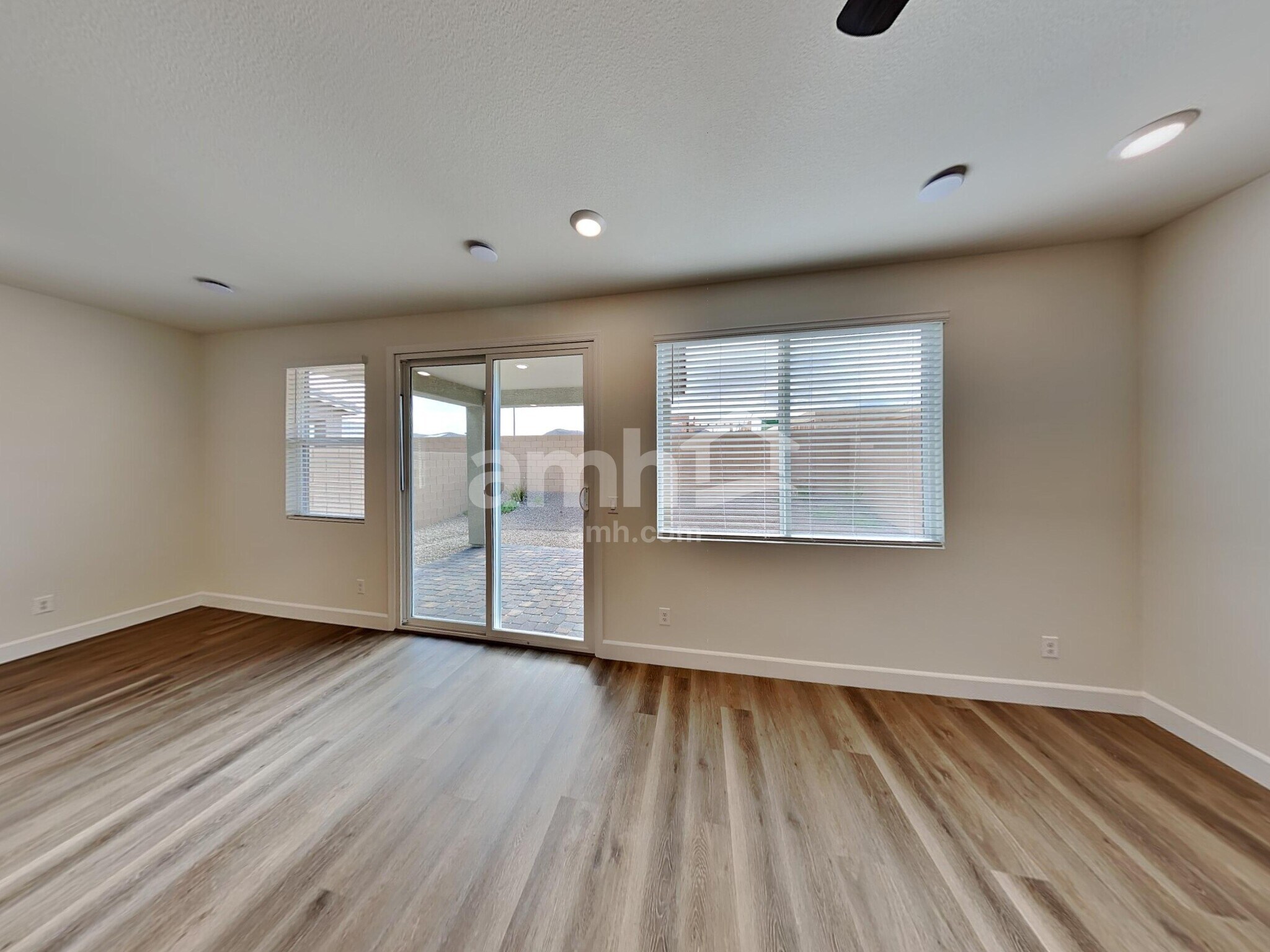 Building Photo - 10387 Medusita St