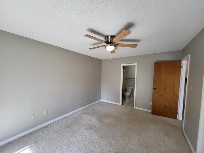 Building Photo - 147 King Edward Way