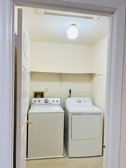 Building Photo - 25 Balboa Ln