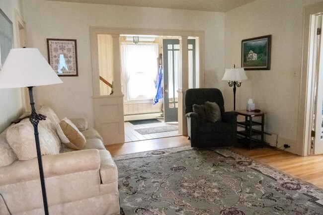 Building Photo - 10 Wallace Aveune