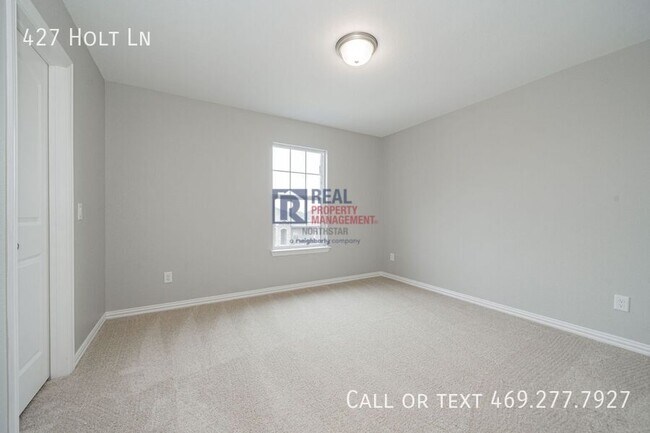 Building Photo - 427 Holt Ln