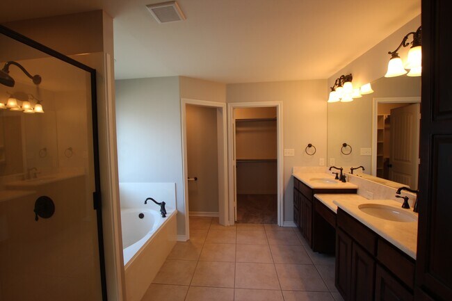 Building Photo - Coming Soon! Luxurious 3 Bed 2.5 Bath Rent...