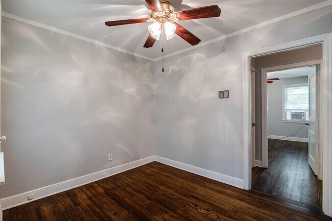 Building Photo - Classic Midtown Duplex
