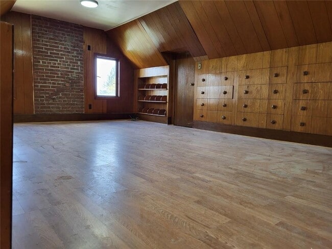 Building Photo - 108 Grand Ave