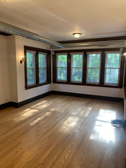 Building Photo - 6435 N Seeley Ave