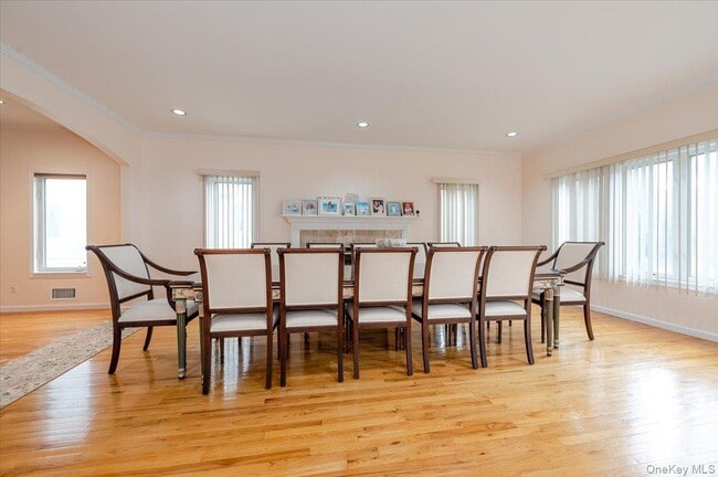 Building Photo - 11 Drury Ln