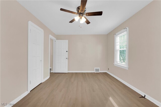 Building Photo - 15602 Walden Ave