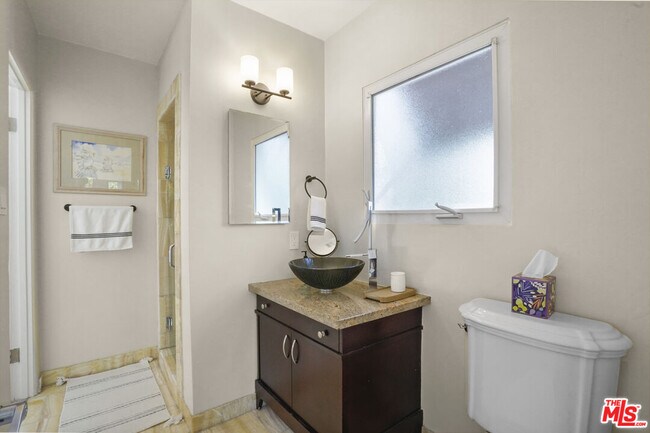 Building Photo - 1850 San Jacinto St