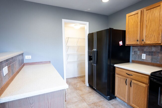 Building Photo - 350 Plowman Ct