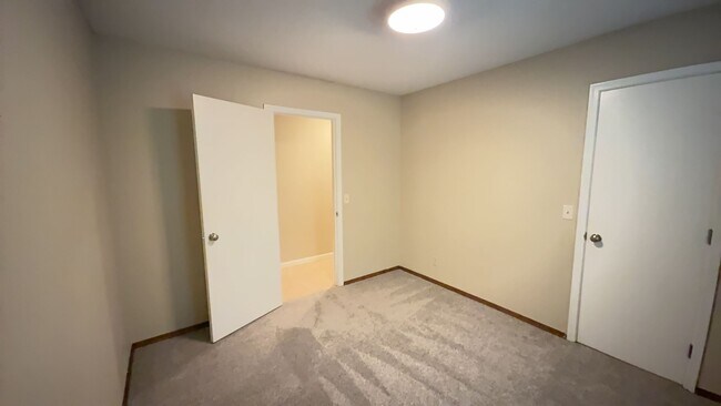 Building Photo - Welcome to this charming 3-bedroom, 2-bathroom duplex located in the vibrant community of Broken ...