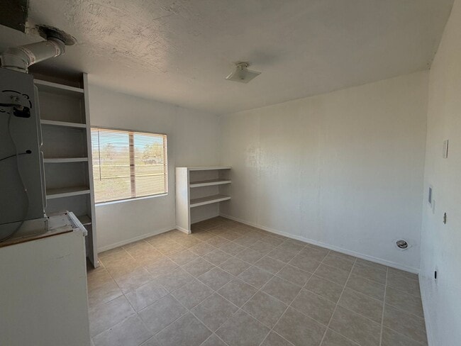 Building Photo - Spacious 4/2 in the Country / Horses ok