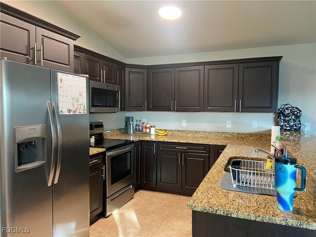 Building Photo - 1401 SW 6th Ave