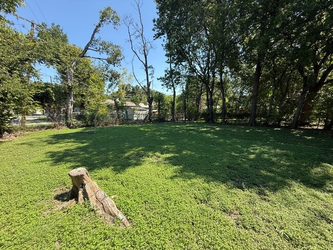 Building Photo - 1301 E Avenue H