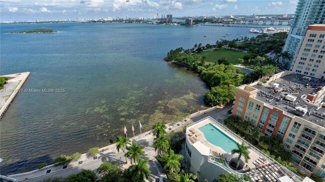 Building Photo - 2020 N Bayshore Dr