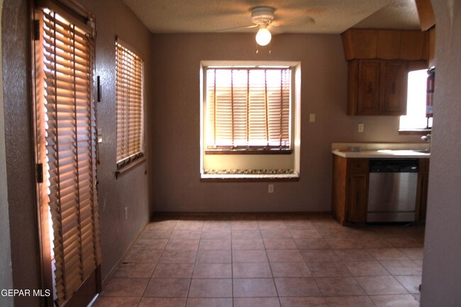 Building Photo - 1528 Sierra De Oro Dr