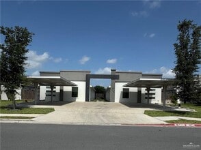 Building Photo - 9 Angelina Dr