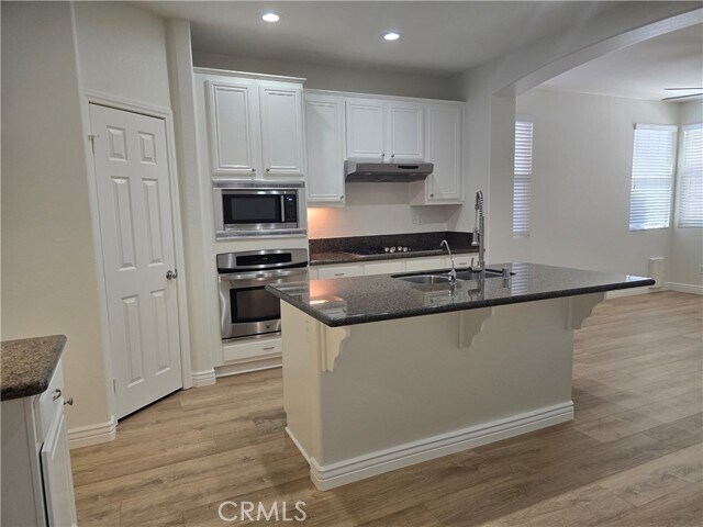 Building Photo - 31532 Royal Oaks Dr