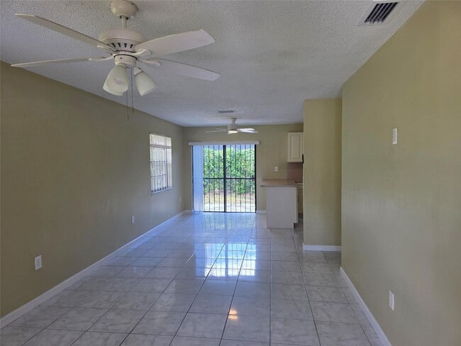 Building Photo - 309 NE 169th St