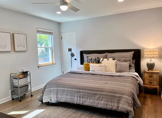 Building Photo - 940 N Oak Park Ave