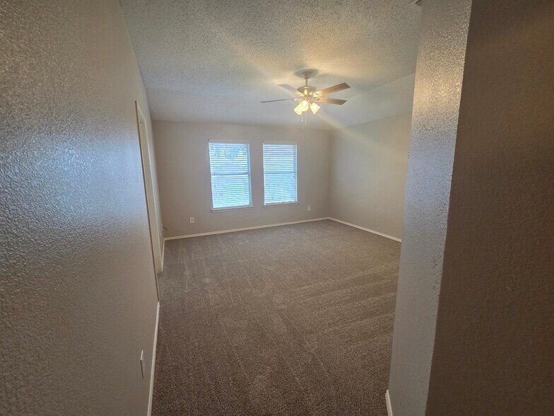 Building Photo - 3304 Sparta Dr