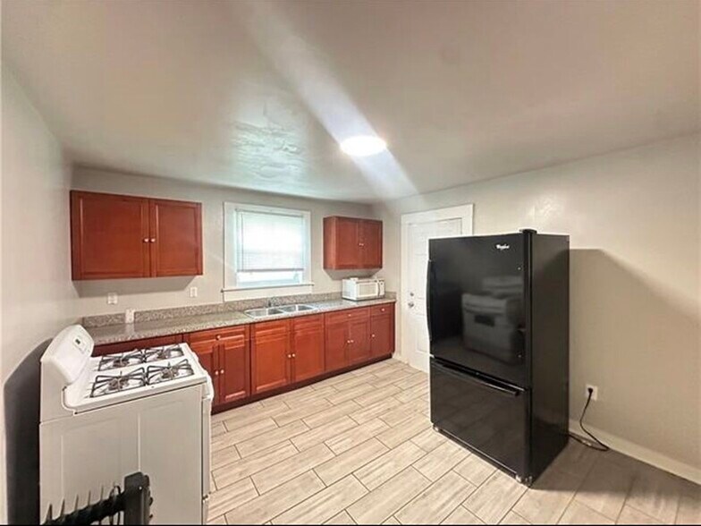 Building Photo - 453 Avenue A