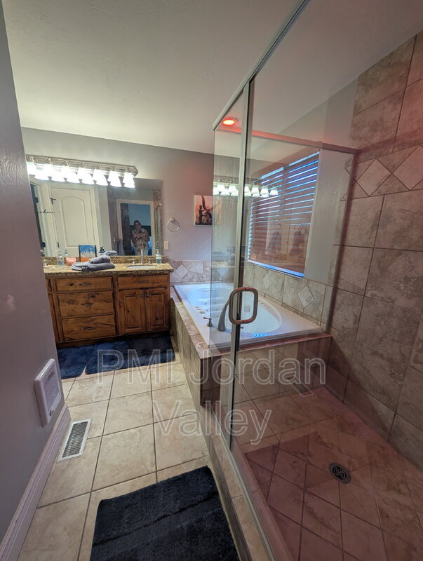 Building Photo - 14457 Gray Fox Dr