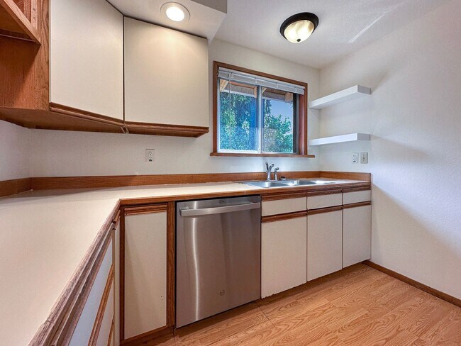 Building Photo - 3bd/1ba Redmond Home