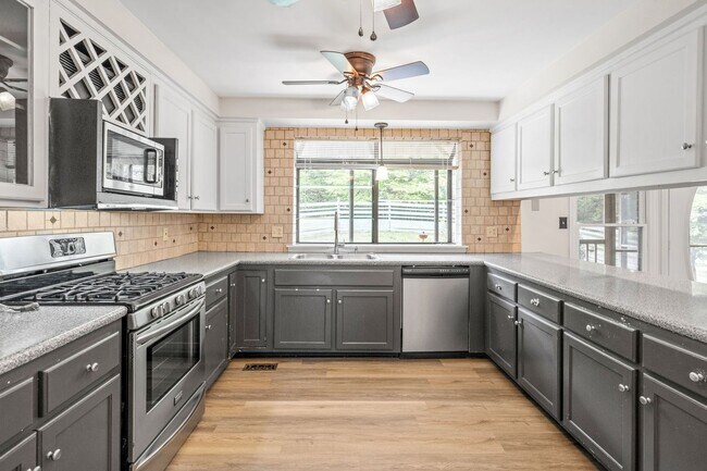 Building Photo - 108 Rolling Meadow Dr