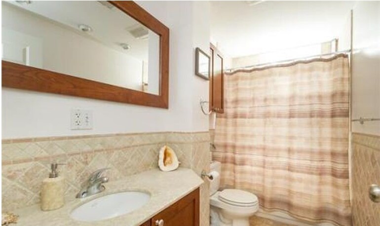 Building Photo - 60 Magnolia Ave