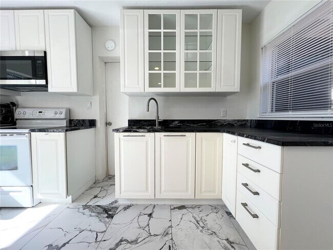 Building Photo - 1055 Cherokee Ave