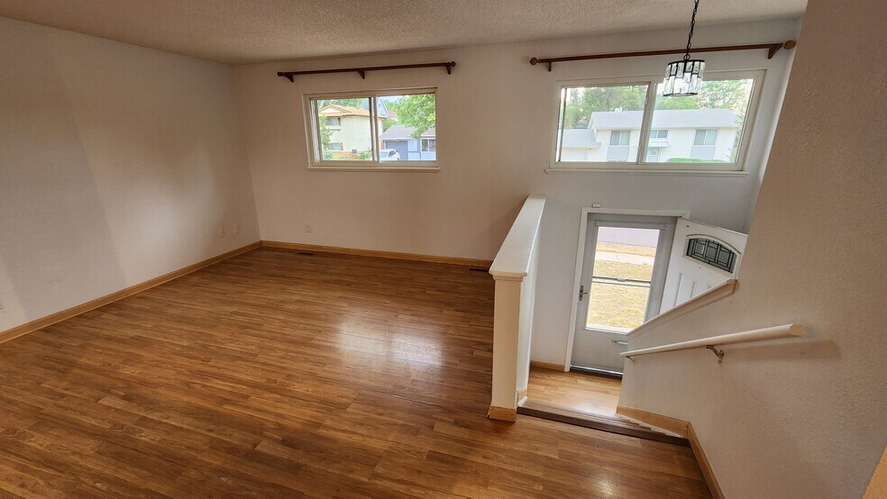 Building Photo - 2228 Fernwood Drive